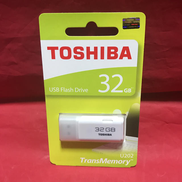 東芝(トウシバ)の東芝 TOSHIBA USBメモリ 32GB USB2.0 スマホ/家電/カメラのPC/タブレット(PC周辺機器)の商品写真