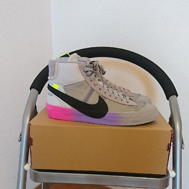 NIKE(ナイキ)の【新品未使用】NIKE BLAZER MID OFF-WHITE メンズの靴/シューズ(スニーカー)の商品写真