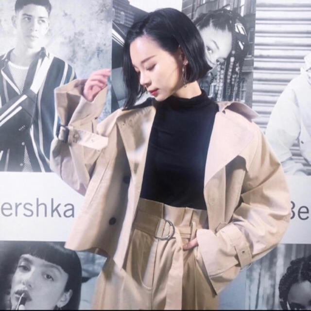 Bershka(ベルシュカ)のBershk ショートトレンチコート レディースのジャケット/アウター(トレンチコート)の商品写真