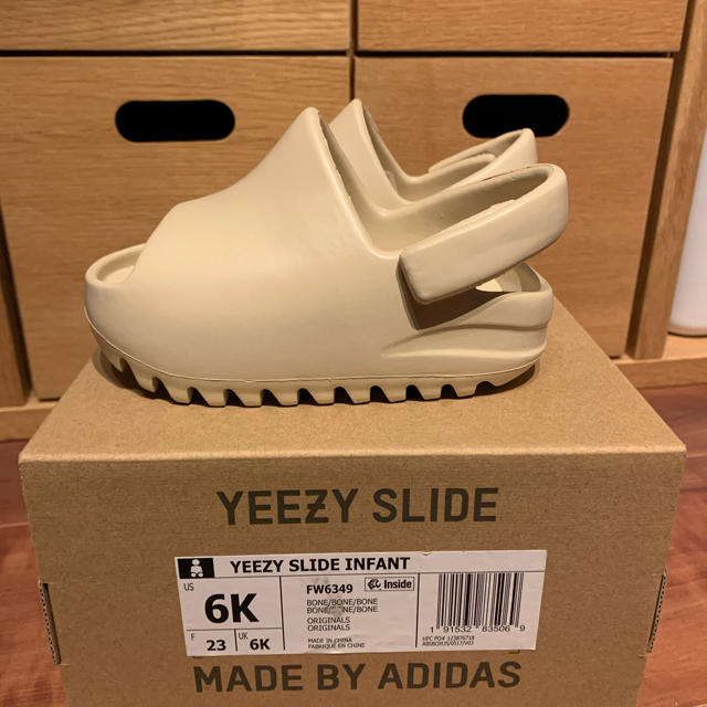 adidas(アディダス)の14.0cm Yeezy slide infant キッズ/ベビー/マタニティのベビー靴/シューズ(~14cm)(サンダル)の商品写真