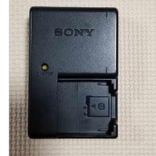 ソニー(SONY)の【美品】SONYデジカメBC-CSGBバッテリーチャージャー、バッテリー充電器(バッテリー/充電器)