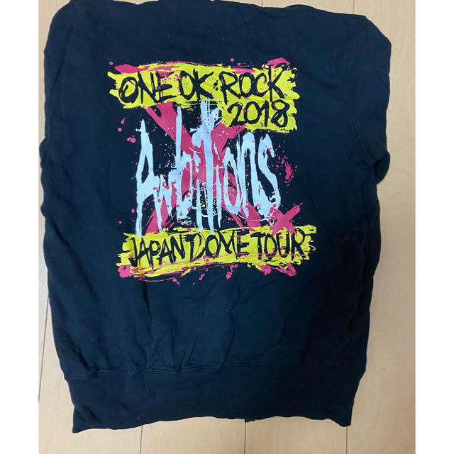 ONE OK ROCK(ワンオクロック)の【ONE OK ROCK】2018 Ambitions パーカー エンタメ/ホビーのタレントグッズ(ミュージシャン)の商品写真