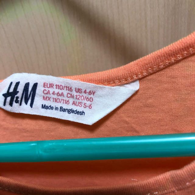 H&M(エイチアンドエム)のタンクトップ シャツキッズ H＆M 4-6Y 2枚セット キッズ/ベビー/マタニティのキッズ服女の子用(90cm~)(Tシャツ/カットソー)の商品写真