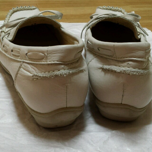 asics(アシックス)のGIRO 白靴 22.5 レディースの靴/シューズ(スリッポン/モカシン)の商品写真