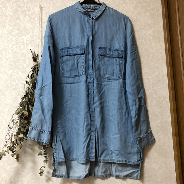 GUESS(ゲス)のデニムシャツ　ロングシャツ　Guess 新品未使用　ワンピース　お値下げ中 レディースのトップス(シャツ/ブラウス(長袖/七分))の商品写真