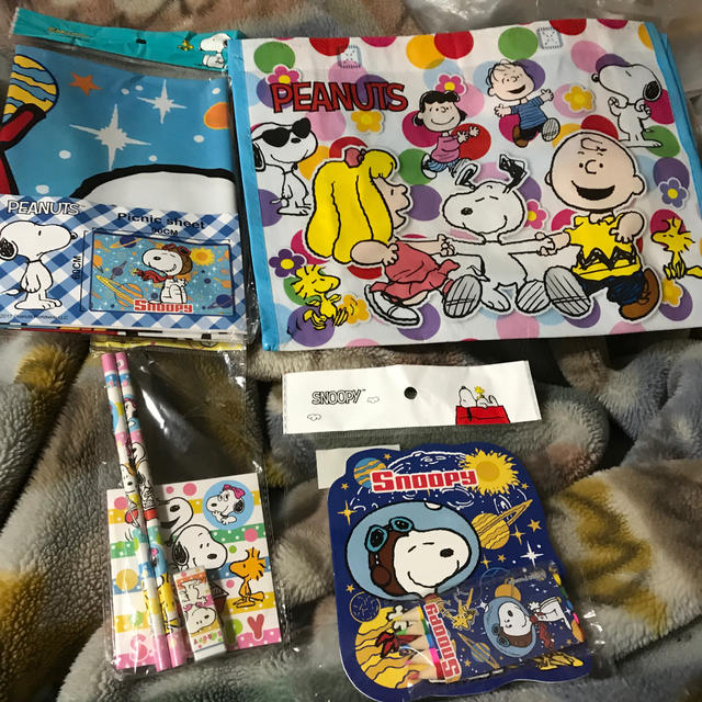 SNOOPY(スヌーピー)のスヌーピー4個セット   訳あり激安出品☆*°塗り絵売り切れ!! レディースのファッション小物(その他)の商品写真