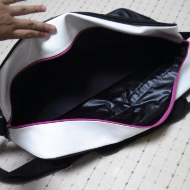 最終価格！UMBRO♡エナメルバッグ レディースのバッグ(スーツケース/キャリーバッグ)の商品写真