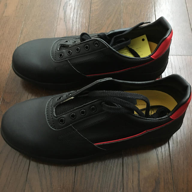 PVC製軽量ウレタン2層底静電安全靴　26.5EEE    新品　みどり安全 メンズの靴/シューズ(その他)の商品写真