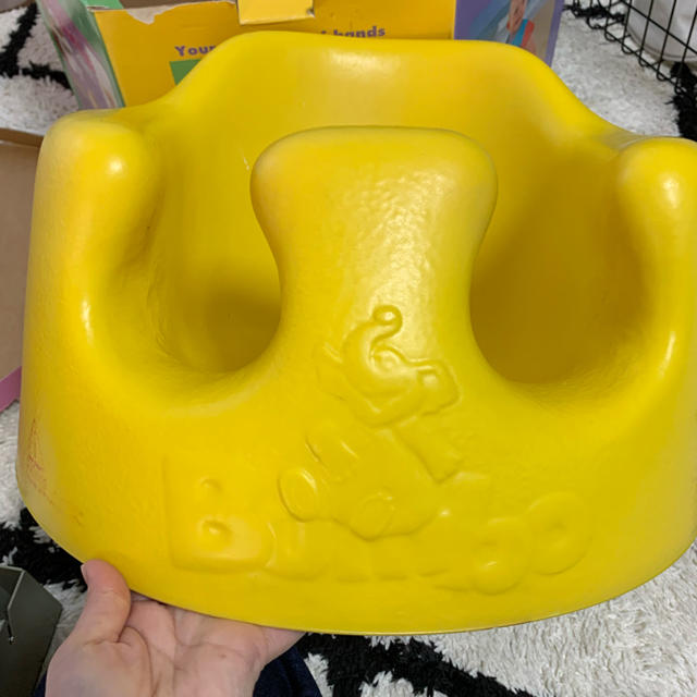 Bumbo(バンボ)のバンボ　イエロー　テーブル付き キッズ/ベビー/マタニティのキッズ/ベビー/マタニティ その他(その他)の商品写真