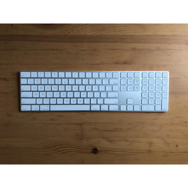 Apple(アップル)のApple magic keyboard テンキー付 US スマホ/家電/カメラのPC/タブレット(PC周辺機器)の商品写真