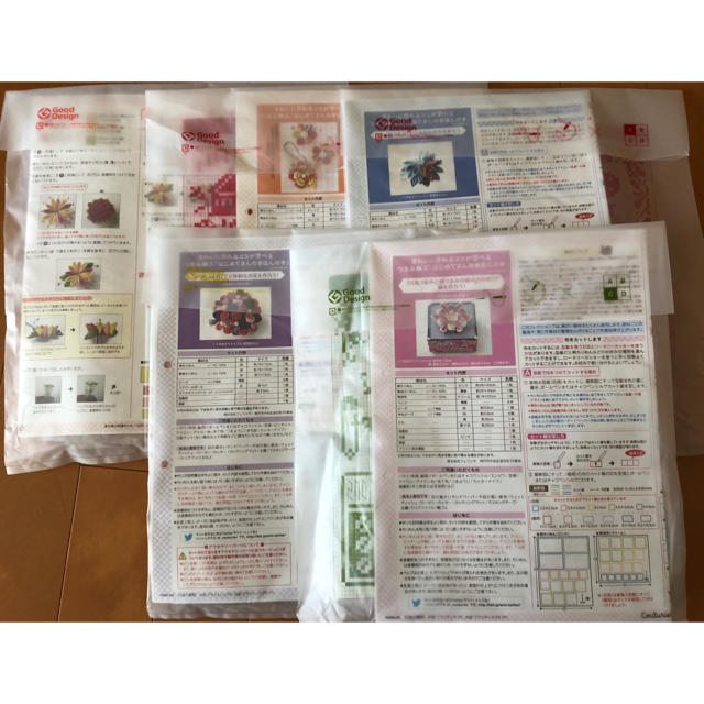 FELISSIMO(フェリシモ)のつまみ細工　セット ハンドメイドの素材/材料(各種パーツ)の商品写真