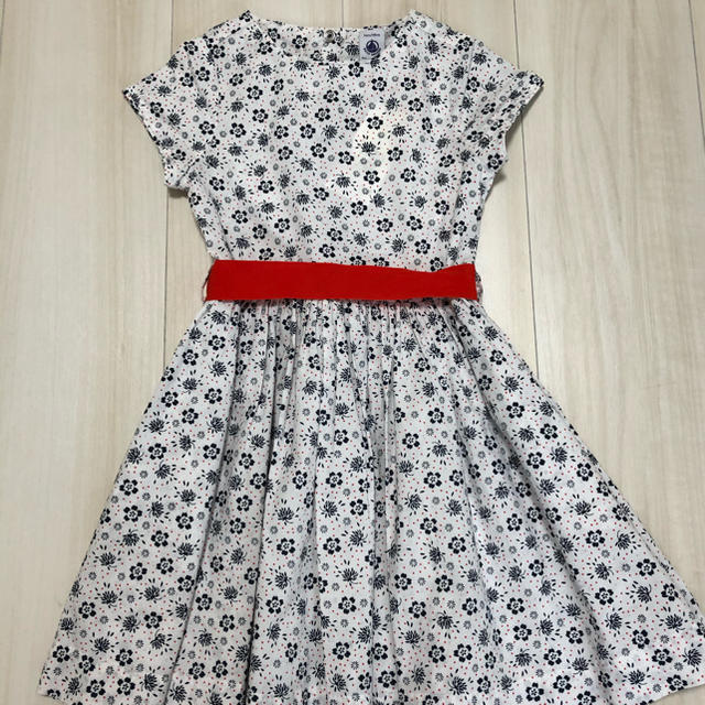 PETIT BATEAU(プチバトー)のまいまい様専用　プチバトー　ワンピース　5ans キッズ/ベビー/マタニティのキッズ服女の子用(90cm~)(ワンピース)の商品写真