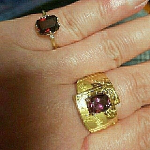 K10YGガーネットリング レディースのアクセサリー(リング(指輪))の商品写真