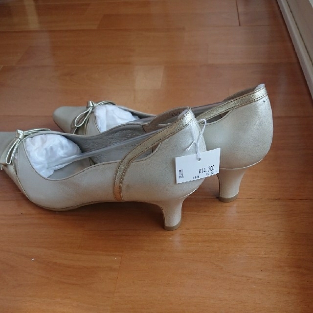 MK MICHEL KLEIN(エムケーミッシェルクラン)の新品 パンプス ベージュ 24cm レディースの靴/シューズ(ハイヒール/パンプス)の商品写真