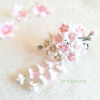 桜のつまみ細工髪飾り　クリップ仕上げ(ヘアアクセサリー)