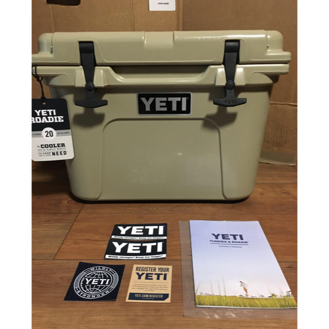 Snow Peak(スノーピーク)の新品未使用　YETI COOLERS  ROADIE 20 TAN スポーツ/アウトドアのアウトドア(その他)の商品写真