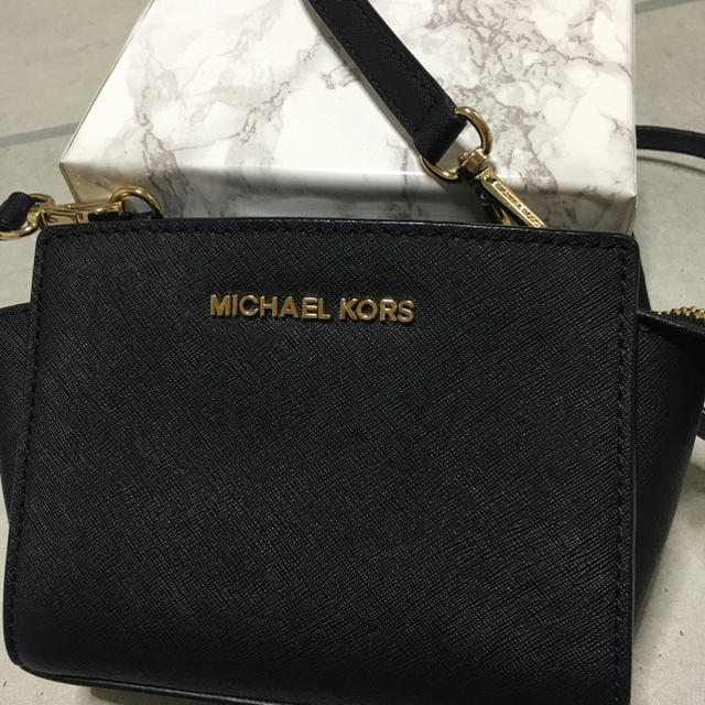 Michael Kors(マイケルコース)のMICHAEL KORS ショルダーバッグ　黒　Black レディースのバッグ(ショルダーバッグ)の商品写真