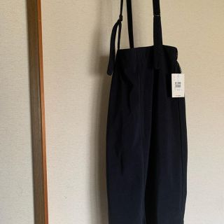 ダブルクローゼット(w closet)のY様専用W CLOSET新品タグ付 前スリットサスペンダー付きスカート　ネイビー(ひざ丈スカート)