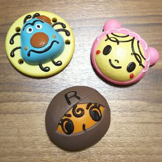 アンパンマン(アンパンマン)の【パン３個ＤＸセット】ジャムおじさんのやきたてパン工場(キャラクターグッズ)