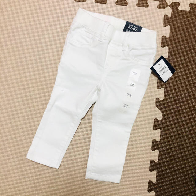 babyGAP(ベビーギャップ)のbabyGAP ホワイトスキニーデニム キッズ/ベビー/マタニティのベビー服(~85cm)(パンツ)の商品写真