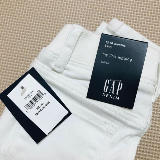 babyGAP(ベビーギャップ)のbabyGAP ホワイトスキニーデニム キッズ/ベビー/マタニティのベビー服(~85cm)(パンツ)の商品写真