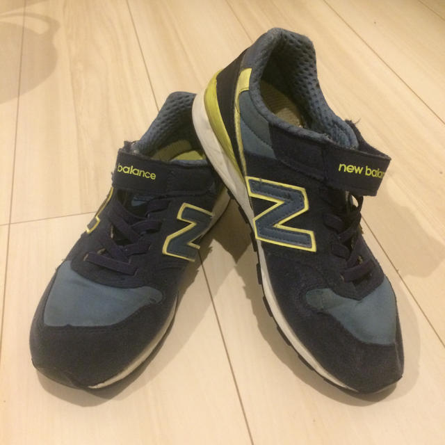 New Balance(ニューバランス)のニューバランススニーカー24センチ キッズ/ベビー/マタニティのキッズ靴/シューズ(15cm~)(スニーカー)の商品写真