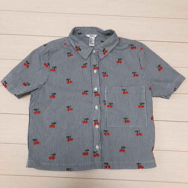 FOREVER 21(フォーエバートゥエンティーワン)のシャツ レディースのトップス(シャツ/ブラウス(半袖/袖なし))の商品写真