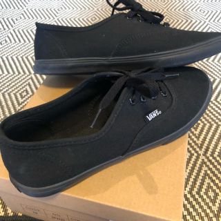 ヴァンズ(VANS)のVANS 黒ローカットスニーカー 24センチ(スニーカー)