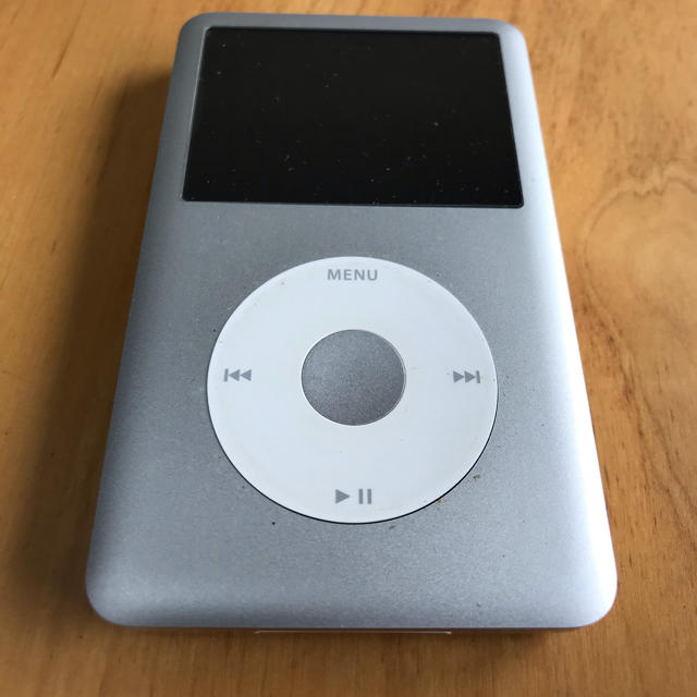 Apple(アップル)のiPod Classic 160GBシルバー スマホ/家電/カメラのオーディオ機器(ポータブルプレーヤー)の商品写真