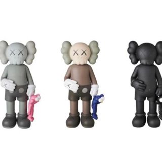 メディコムトイ(MEDICOM TOY)の【送料無料】三体セット　KAWS SHARE BROWN/GREY/BLACK(キャラクターグッズ)