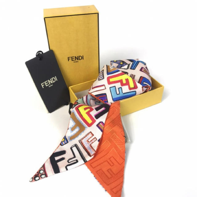 FENDI(フェンディ)のフェンディ ズッカ柄 シルク ラッピー ツイリーバッグチャーム(箱付きタグ付き) レディースのファッション小物(バンダナ/スカーフ)の商品写真