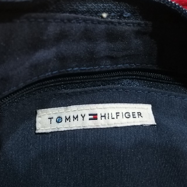 TOMMY HILFIGER(トミーヒルフィガー)のトミー・ヒルフィガー　デニム×赤ベロア　バッグ レディースのバッグ(ショルダーバッグ)の商品写真