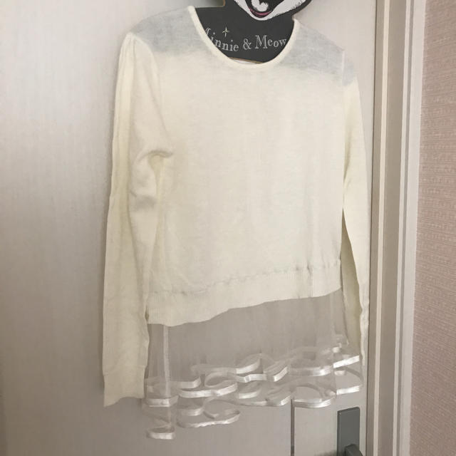 FELISSIMO(フェリシモ)のフェリシモ♡haco. ペプラムレースセーター　後ろボタン　小松菜奈 レディースのトップス(ニット/セーター)の商品写真