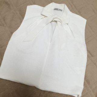 ザラ(ZARA)のZARA リボン付きノースリーブ(Tシャツ(半袖/袖なし))