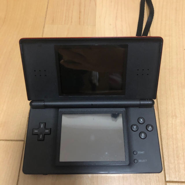 ニンテンドーDS(ニンテンドーDS)の任天堂DS lite！カセット4付き！充電器付き！最終値下げ！ エンタメ/ホビーのゲームソフト/ゲーム機本体(携帯用ゲーム機本体)の商品写真