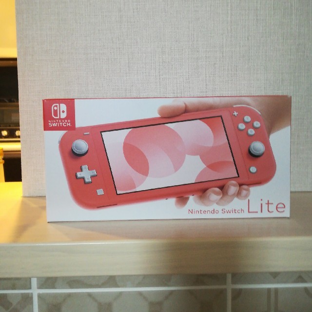 任天堂(ニンテンドウ)のNintendo Switch NINTENDO SWITCH LITE コーラ エンタメ/ホビーのゲームソフト/ゲーム機本体(家庭用ゲーム機本体)の商品写真