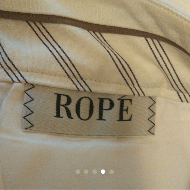 ROPE’(ロペ)のROPE アイボリー クロップドパンツ レディースのパンツ(クロップドパンツ)の商品写真