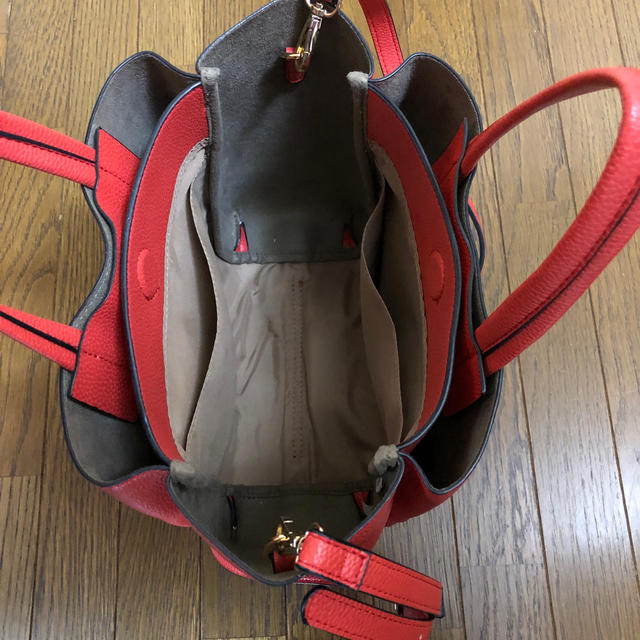 BEAUTY&YOUTH UNITED ARROWS(ビューティアンドユースユナイテッドアローズ)のレッドカラー　バック　朱赤色 レディースのバッグ(ショルダーバッグ)の商品写真