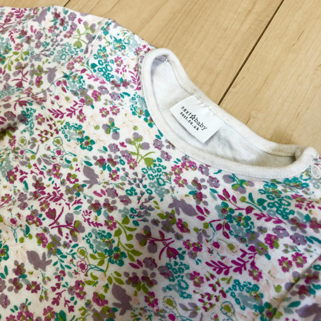 NEXT(ネクスト)のnext baby 花柄ボディスーツ キッズ/ベビー/マタニティのベビー服(~85cm)(ロンパース)の商品写真