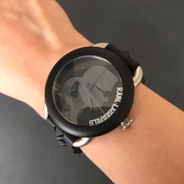 美品 KARL LAGERFELD シリコンバンド 腕時計 激安価格の hachiman