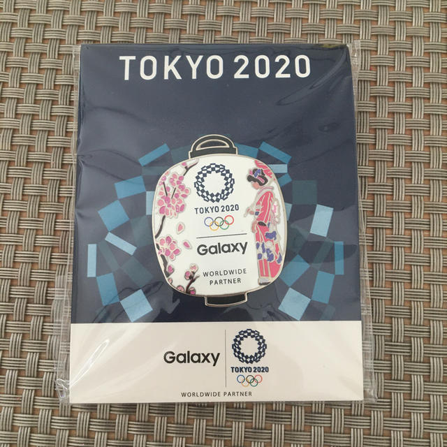 Galaxy(ギャラクシー)のTOKYO 2020 バッジ エンタメ/ホビーのアニメグッズ(バッジ/ピンバッジ)の商品写真