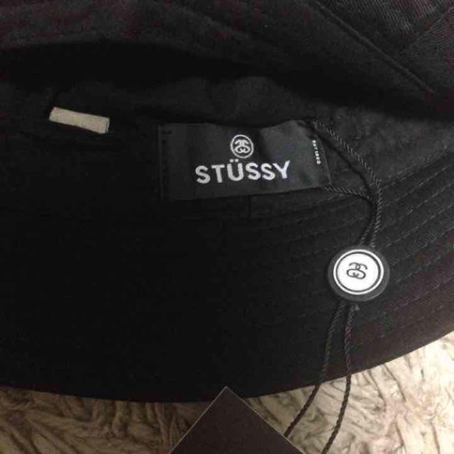 STUSSY(ステューシー)のSTUSSY ブラックバケットハット新品 レディースの帽子(ハット)の商品写真