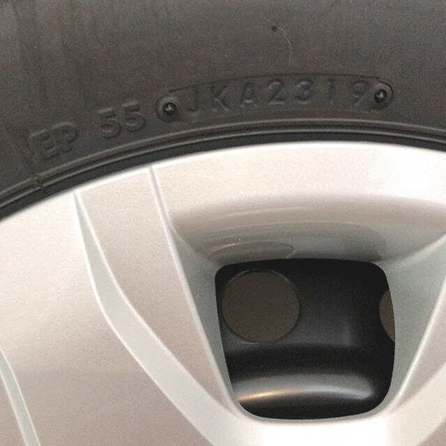 ハイエース ダークプライム2 新車外しタイヤ4本セット
