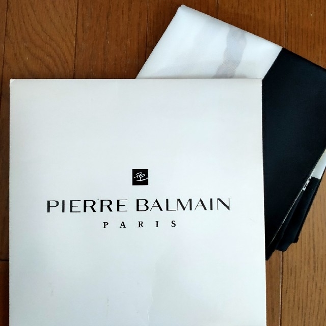 Pierre Balmain(ピエールバルマン)の値下げ！新品・未使用 PIERRE BALMAIN スカーフ レディースのファッション小物(バンダナ/スカーフ)の商品写真