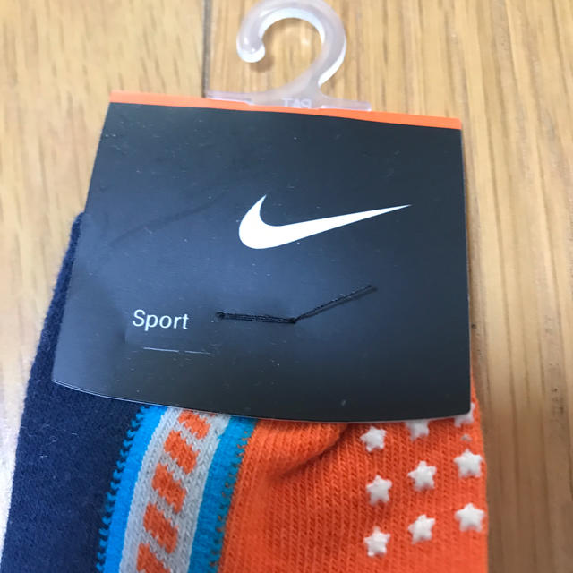 NIKE(ナイキ)の新品  ナイキ  オレンジ　紺 サイズ  １１ー１３  キッズ/ベビー/マタニティのこども用ファッション小物(靴下/タイツ)の商品写真