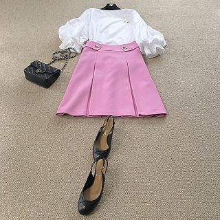 エミリオプッチ(EMILIO PUCCI)のプッチの上質でとても華のある上品で素敵なスカート(ひざ丈スカート)