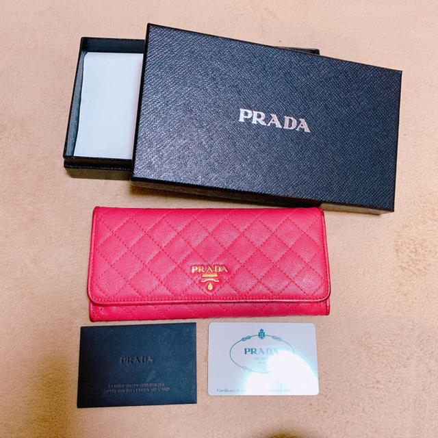 PRADA(プラダ)のPRADA キルティング長財布【美品】 レディースのファッション小物(財布)の商品写真