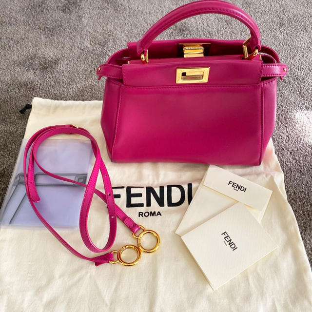 FENDI(フェンディ)の【専用】FENDI ミニピーカブー マゼンタ レディースのバッグ(ハンドバッグ)の商品写真