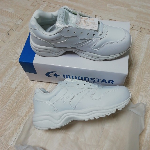 MOONSTAR (ムーンスター)のムーンスター　白　スニーカー23.5 レディースの靴/シューズ(スニーカー)の商品写真