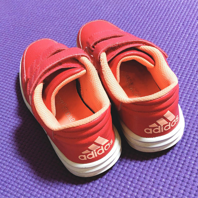 adidas(アディダス)の子供用♡adidasシューズ♡17㎝ キッズ/ベビー/マタニティのキッズ靴/シューズ(15cm~)(スニーカー)の商品写真